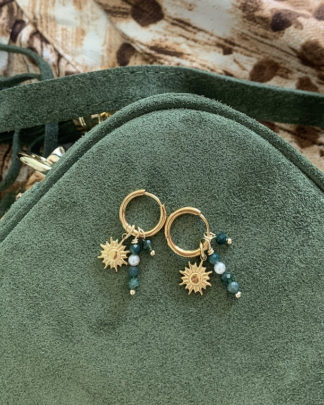 boucles d’oreilles créoles dorées pierres vert canard charme soleil