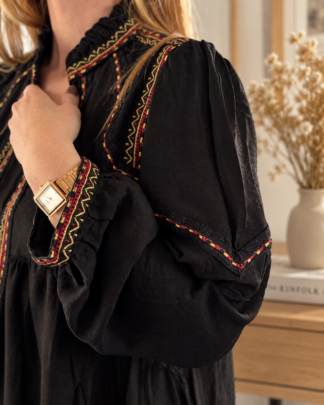Robe Alma bohème fluide et brodée – Wild Bloom