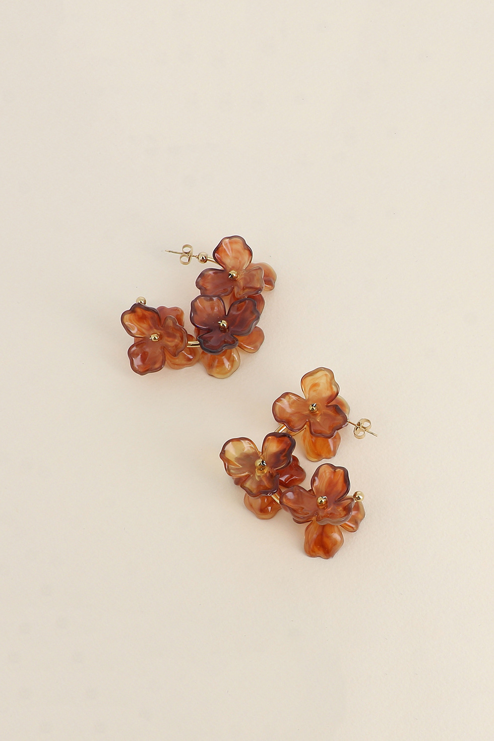 boucles d’oreilles florales brun ambré pétales translucides