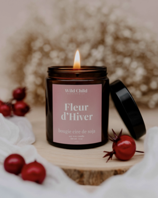 Bougie parfumée Fleur d’Hiver en cire de soja avec mèche en bois, ambiance hivernale florale