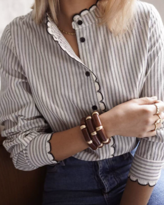 Blouse rayée femme Célestine avec col froncé et finitions festonnées – Wild Bloom