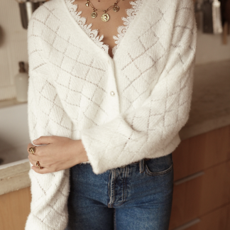 Gilet écru femme Albane en maille ajourée avec col dentelé – Wild Bloom