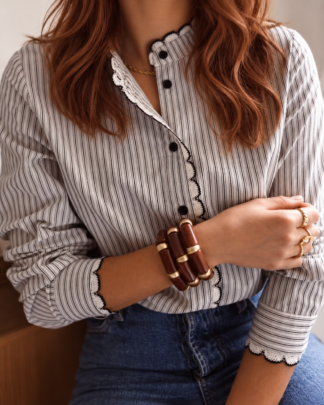 Blouse rayée femme Célestine avec col froncé et finitions festonnées – Wild Bloom