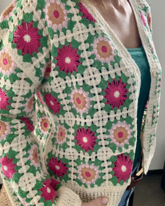 gilet crochet Léonie motifs floraux cardigan bohème chic multicolore