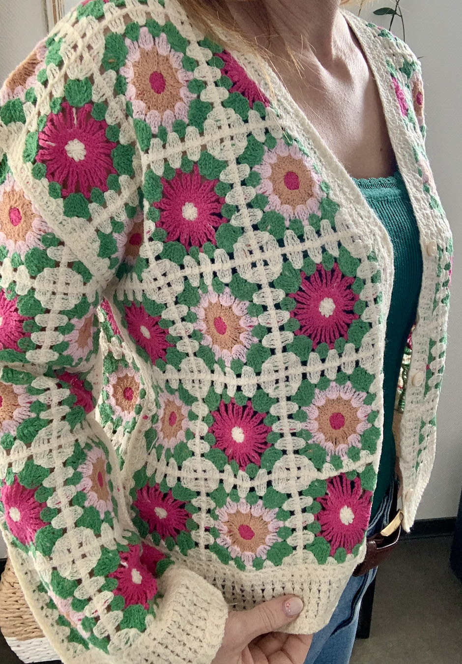 gilet crochet Léonie motifs floraux cardigan bohème chic multicolore