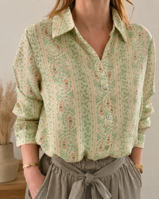 chemise Séréna fluide imprimée motifs délicats vert d’eau blouse bohème chic