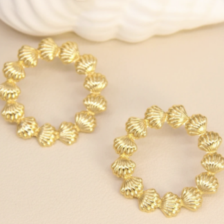 Boucles d'oreilles Calypso créoles coquillage dorées bohème chic