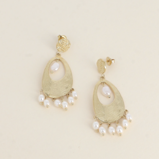 Boucles Hélia dorées bohème chic avec perles nacrées