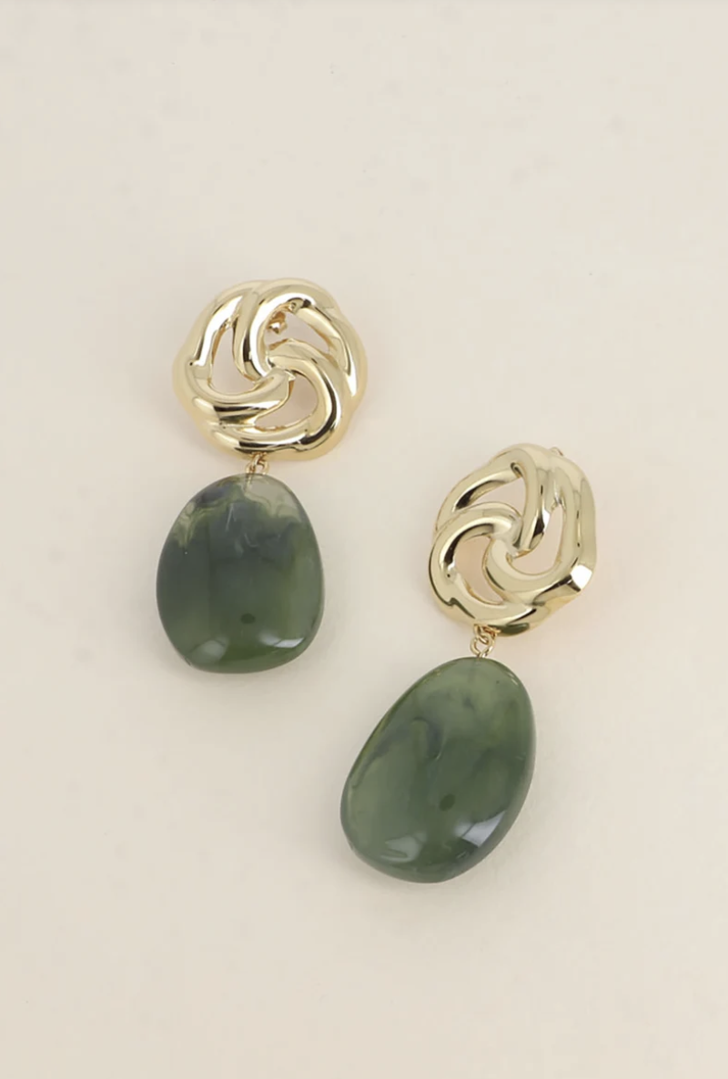 Boucles d’oreilles Maëlys bohème chic dorées avec pendentif vert