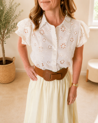 Blouse Graziella broderie anglaise écrue avec manches volantées et style romantique chic