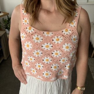 Top Marguerite en crochet fleuri écru style romantique bohème chic