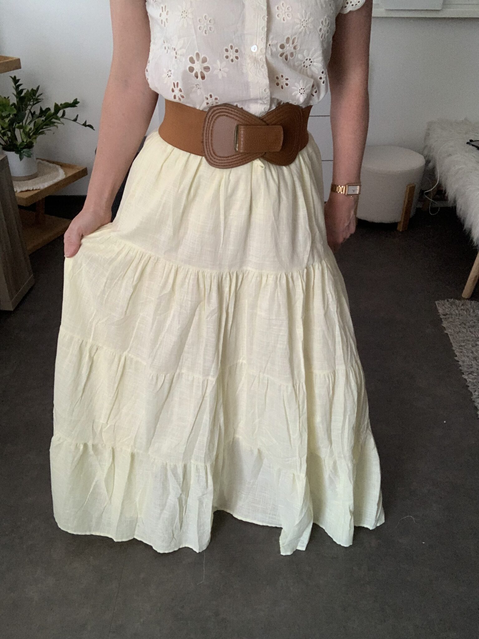 Jupe longue fluide Giuliana jaune pastel au style bohème chic et élégant