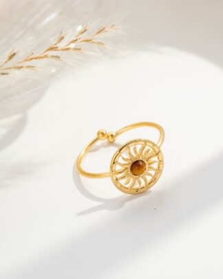 Bague Isolina dorée avec motif soleil ajouré style bohème chic
