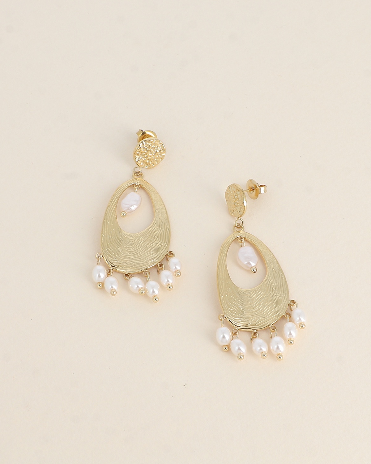 Boucles d'oreilles Hélia dorées bohème chic avec perles nacrées