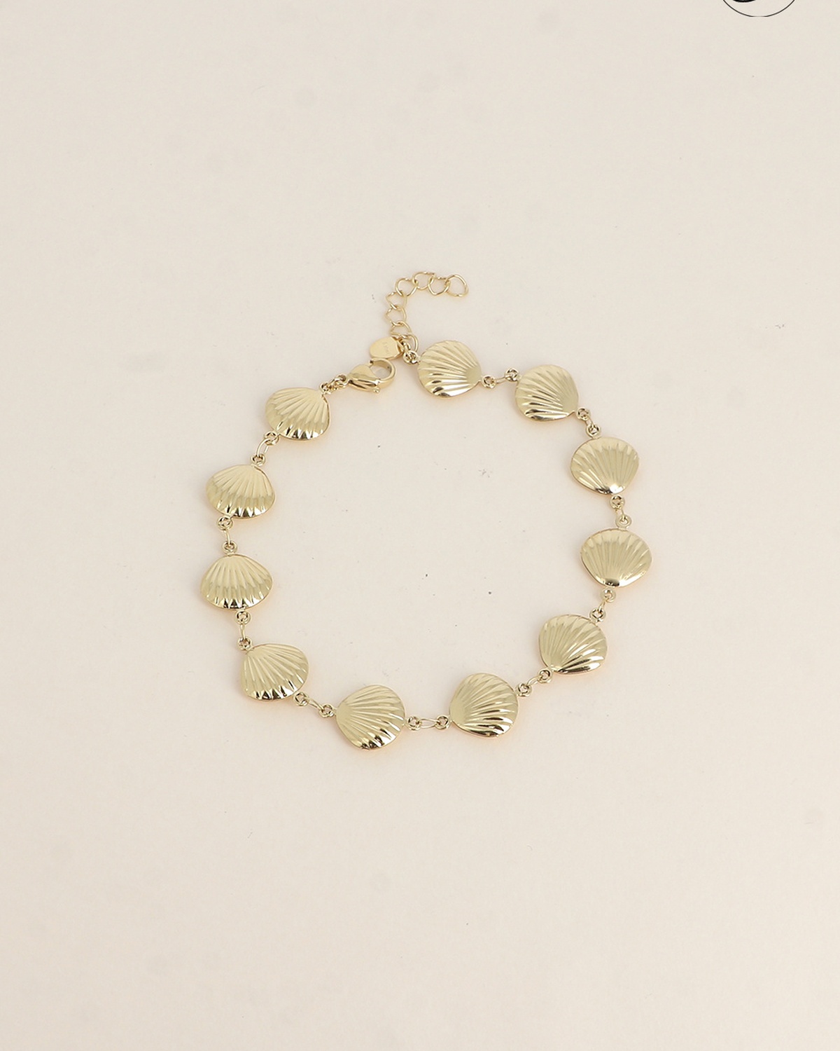 Chaîne de cheville Cyra dorée coquillages bohème chic méditerranéenne