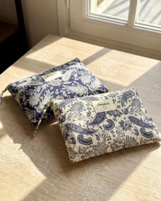 Pochettes Naïs paisley bleu et crème bohème chic Wild Bloom