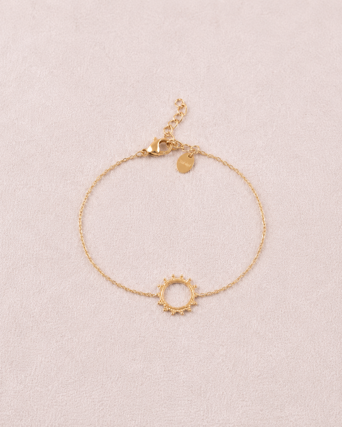 Bracelet Chiara soleil doré sur chaîne fine en acier inoxydable style bohème chic