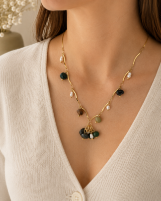 Collier Astrid en acier inoxydable doré et pierres naturelles multicolores esprit bohème chic