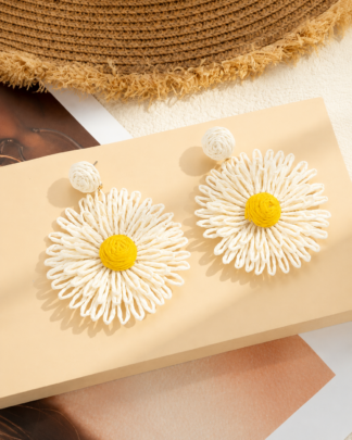 Boucles d'oreilles Margherita fleur marguerite en raphia écru et jaune style bohème chic