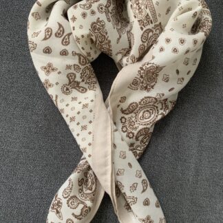Foulard Léontine écru et chocolat à motif bandana bohème chic