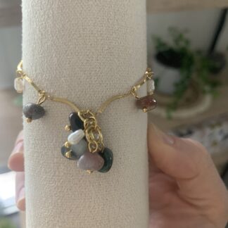 Bracelet Astrid en acier inoxydable doré et pierres naturelles multicolores esprit bohème chic